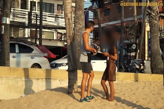 Dụ Dỗ Cặp Vú Bự Của Cô Em Họ Lên Giường Mà Đụ