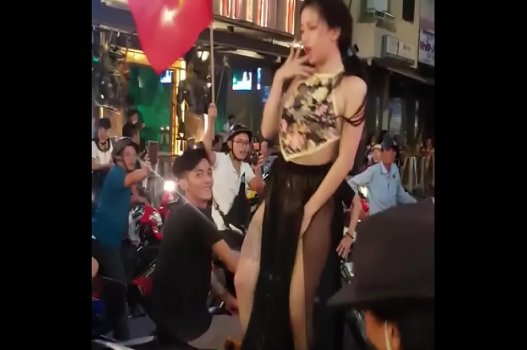 Kéo Bạn Thân Vào Nhà Nghỉ Đụ Sau Giờ Học