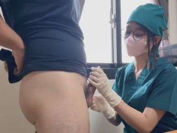 Phim Lẻ Hồng Kông Bệnh Nhân Cu To Khiến Nữ Bác Sĩ Sung Sướng